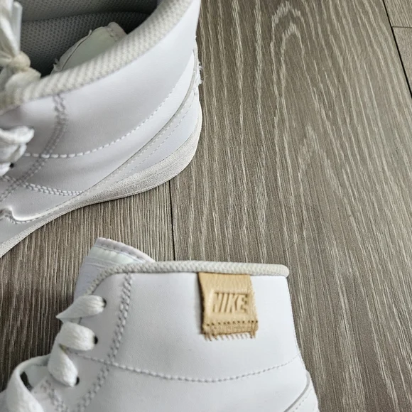 NIKE Women's Court Royale 2 Mid Sneakers White And Blue - Picture 5 of 9